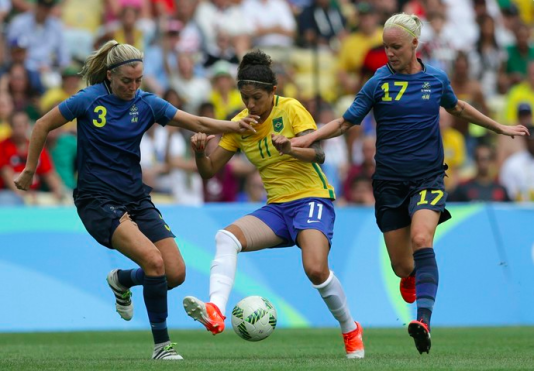 Sverige stoppar skadade Cristiane på Maracanã